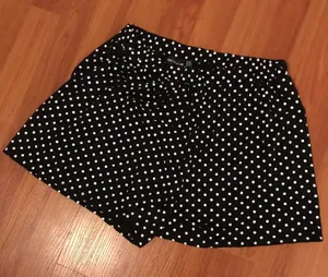 Pretty Little Thing Black Jersey Floaty Polka Dot Shorts thumbnail 6