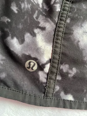 Lululemon Black & Gray Camouflage Shorts-Size 6 thumbnail 5