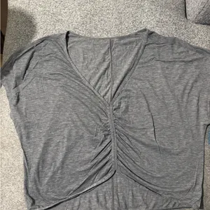 Lululemon Cruise The Circuits Short Sleeve Heathered Black Size 6 thumbnail 3