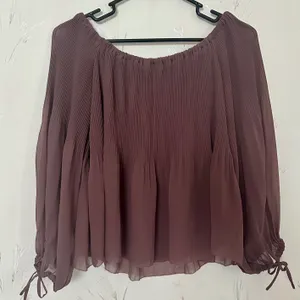 Wilfred Talence Off the Shoulder Pleated Blouse thumbnail 4