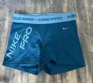 Nike Pros thumbnail 1