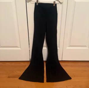 Aerie Offline Crossover Waist Flare Leggings in Black thumbnail 2