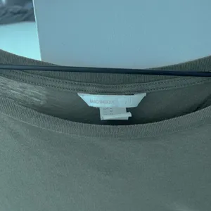 H&M Olive Green Cropped T-shirt thumbnail 4