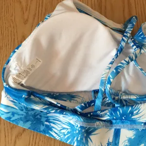 New Women’s Blue Palm Trees Sports Bra Removable Padding Size Large thumbnail 5