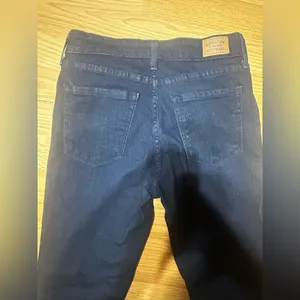 Signature Levis Women's size 2M w26 L32 Dark blue Mid rise Boot Cut Jeans thumbnail 9