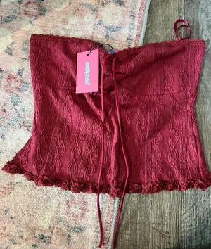 NWT Edikted burgundy‎ halter top size M thumbnail 1