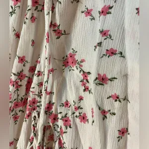 Free Kisses Flowers Crop Top. Size Medium. thumbnail 6