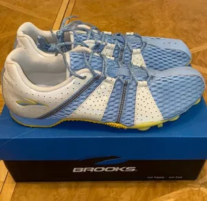 New!! Brooks Surge MD Track & Field Spike Shoes Women’s Size 11 thumbnail 1