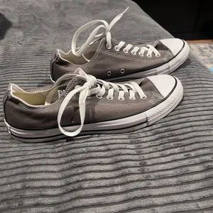 EUC Size 9 Mens Woman Size 11- Converse Chuck Taylor All Star High Line OX Gray thumbnail 3
