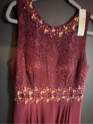 Beaded Lace Bodice Maxi Dress - Burgundy thumbnail 5