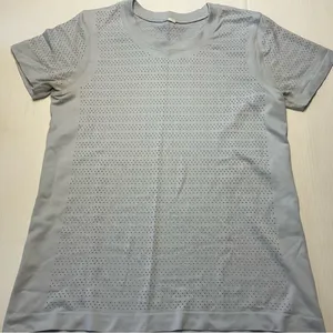 Lululemon Breeze By Short Sleeve *Squad Daydream Light Blue T Shirt Women Sz 6 thumbnail 2