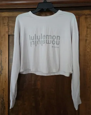 O lululemon athletica White Cropped Long-Sleeve Logo Sweatshirt Size 6 thumbnail 1