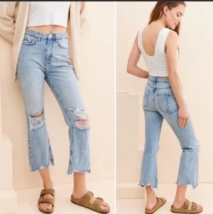 Urban Outfitters Wilco Destroyed High-Waisted Cropped Flare Jean thumbnail 4