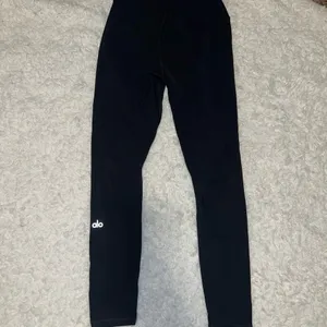 Alo Leggings Size Womens Small with Slits in legs thumbnail 2