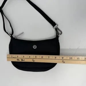 Lululemon City Essentials Shoulder Bag 4L Nylon Black Women O/S Black Mini Bag thumbnail 8