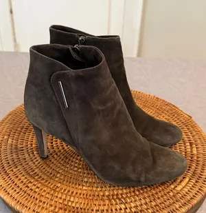 Vince Camuto Womens Dark Olive‎ Green Suede Stiletto Ankle Booties Pointed Toe thumbnail 1