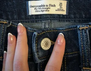 Abercrombie & Fitch thumbnail 6