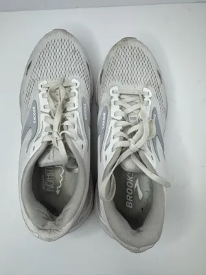 Brooks Adrenaline GTS 23 Women's Size 9.5B thumbnail 3