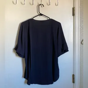 *Ann Taylor Navy V-Neck Pleated Detail Medium Short Flutter Sleeve Blouse #S thumbnail 7