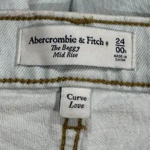 Abercrombie and Fitch The Baggy Mid Rise Jeans Women’s 00/24 thumbnail 3