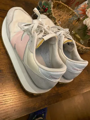 NEW BALANCE 237 size 9.5 US, Trainers In White And Pastel Pink Lace Up Sneaker thumbnail 4