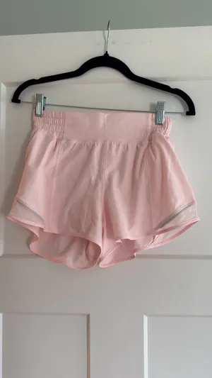 Lululemon Size 4 Hotty Hot 2.5” HR Shorts thumbnail 3