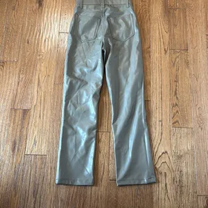Abercrombie & Fitch 90’s ultra high rise straight taupe faux leather pant 25 thumbnail 10