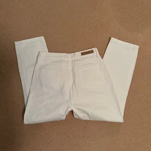 White Fox Boutique White High Waisted No Stretch Cropped Straight Jeans thumbnail 3