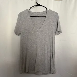 Lululemon Gray V-Neck Women's Top thumbnail 3