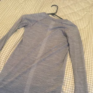Lululemon Swiftly Tech Lkng sleeve shirt 2.0 thumbnail 5