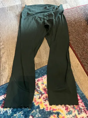 Lululemon Women’s Dark Green scalloped leggings thumbnail 1