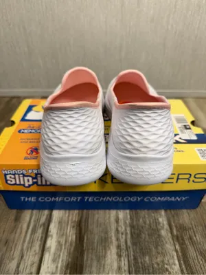 Skechers Women's Slip-On Go Walk Sneakers in White and Light Pink Size 7.5 thumbnail 9
