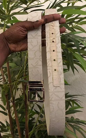 beige cream belt gold tone hardware belt-Size L. thumbnail 1