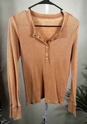 N295. Aerie- Ribbed Button Henley Long Sleeve Top - tan. Size small thumbnail 1