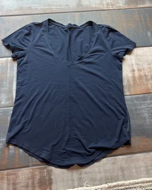 Lululemon V-Neck T-Shirt Short Sleeve thumbnail 1