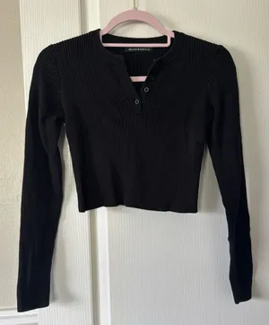Brandy Melville Long Sleeve Ribbed 1/4 button up shirt thumbnail 1