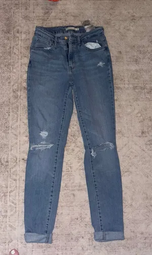 Levi’s 721 High-Rise Skinny Jeans thumbnail 1