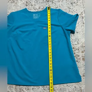 FIGS Catarina scrub top size 3X light blue shirt thumbnail 6