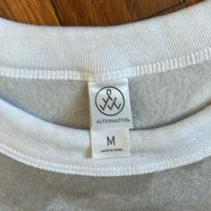 NWOT Alternative Fleece Drop Shoulder Cropped Pullover Sweatshirt thumbnail 3