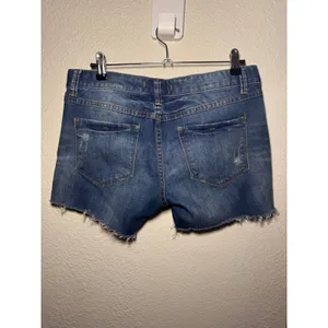 Free People Women Distressed Denim Shorts Medium Wash Raw Hem Size 28 thumbnail 4