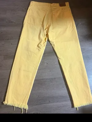Levi's Yellow Raw Hem Straight Leg Jeans. Size 30" thumbnail 2