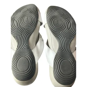Clark’s white leather classic comfort flip flop sandals size 8.5 thumbnail 4