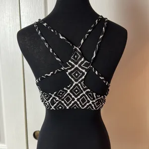 BLACK & WHITE GEOMETRIC STRAPPY CROP TOP thumbnail 5