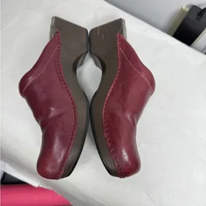 DANSKO LEATHER MULE CLOGS WINE EMBOSSED SZ 39 thumbnail 2
