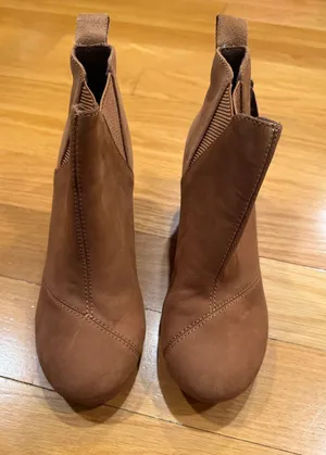 Toms NWT Kelsey wedge pull on booties size 5 . thumbnail 1