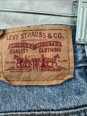 Levis Vintage 2005 Women's 550 Relaxed Tapered Light Blue Denim Jeans 16L thumbnail 5