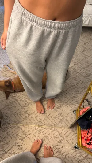 Aritzia Mega Fit Sweatfleece sweatpants thumbnail 7