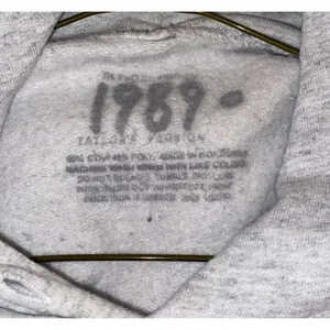 Unisex Gray Taylor Swift 1989 Taylor's Version Hoodie Sweatshirt Size‎ Medium thumbnail 4