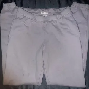Good American lavender joggers thumbnail 2
