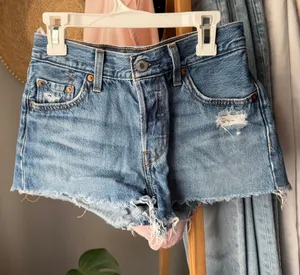 Levi 501 Shorts thumbnail 1